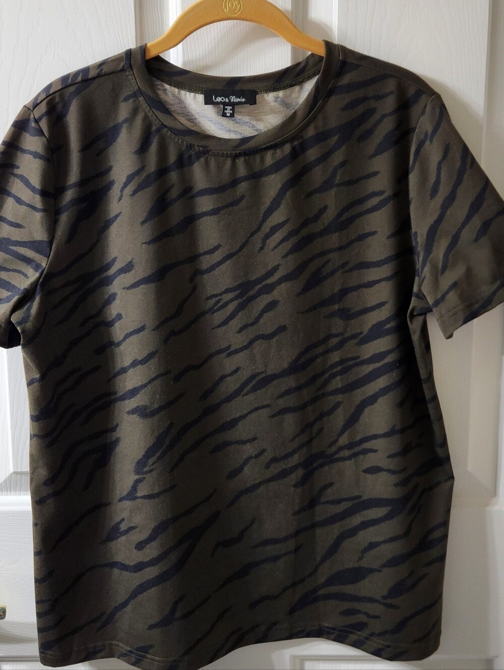 Lea & Viola Rich Olive Green Tiger Stripe  T Shirt Medium